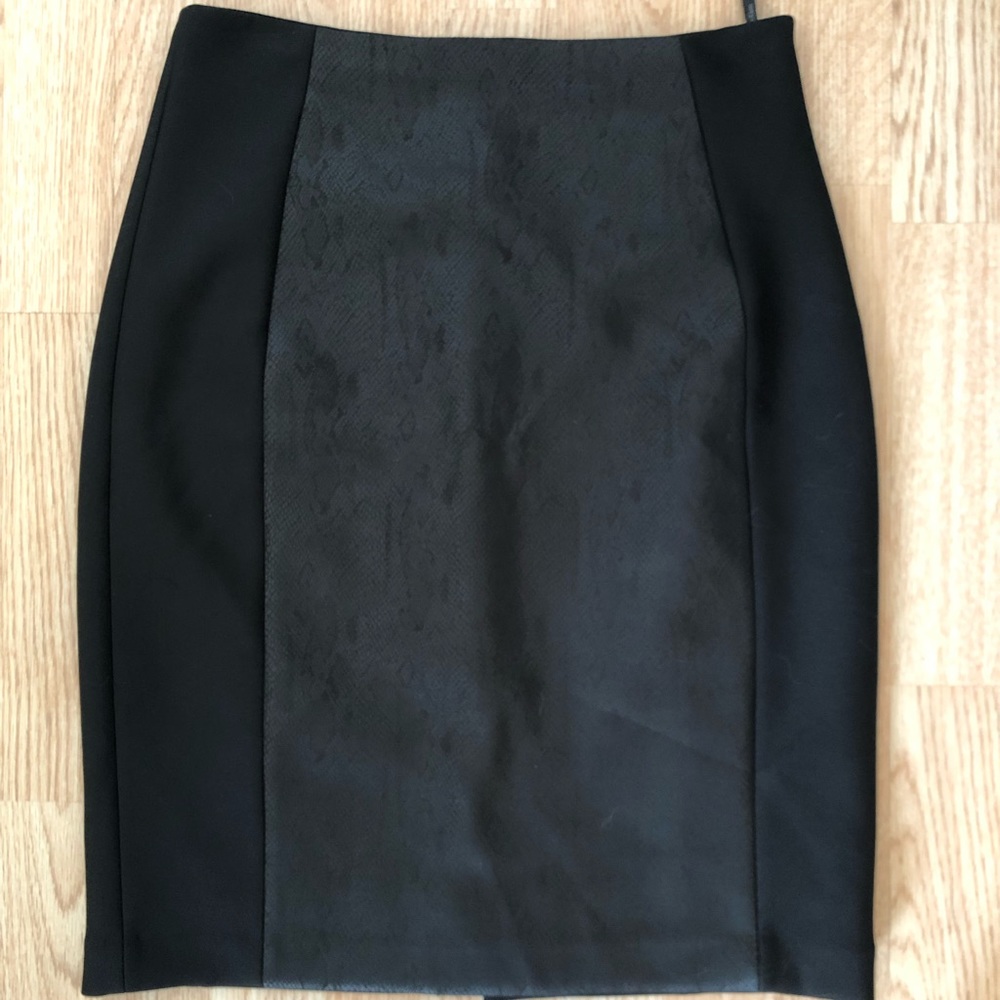 Calvin Klein Snake Skin Print Skirt (Size 6)